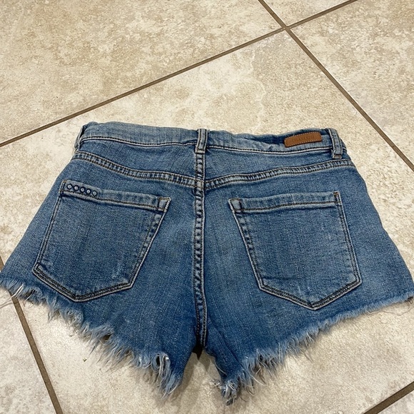 Blank NYC Destroyed Curvy Denim Shorts 26 - Picture 7 of 9